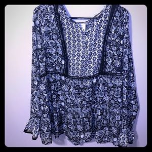 3/$20 Black and white blouse with bell sleeves